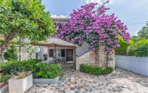 Beautiful Apartment In Pula With Kitchen